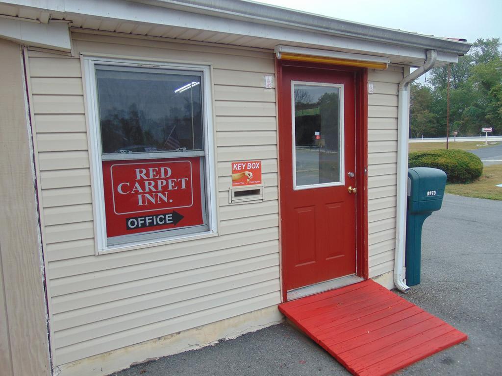 Red Carpet Inn Duncannon New Buffalo Экстерьер фото