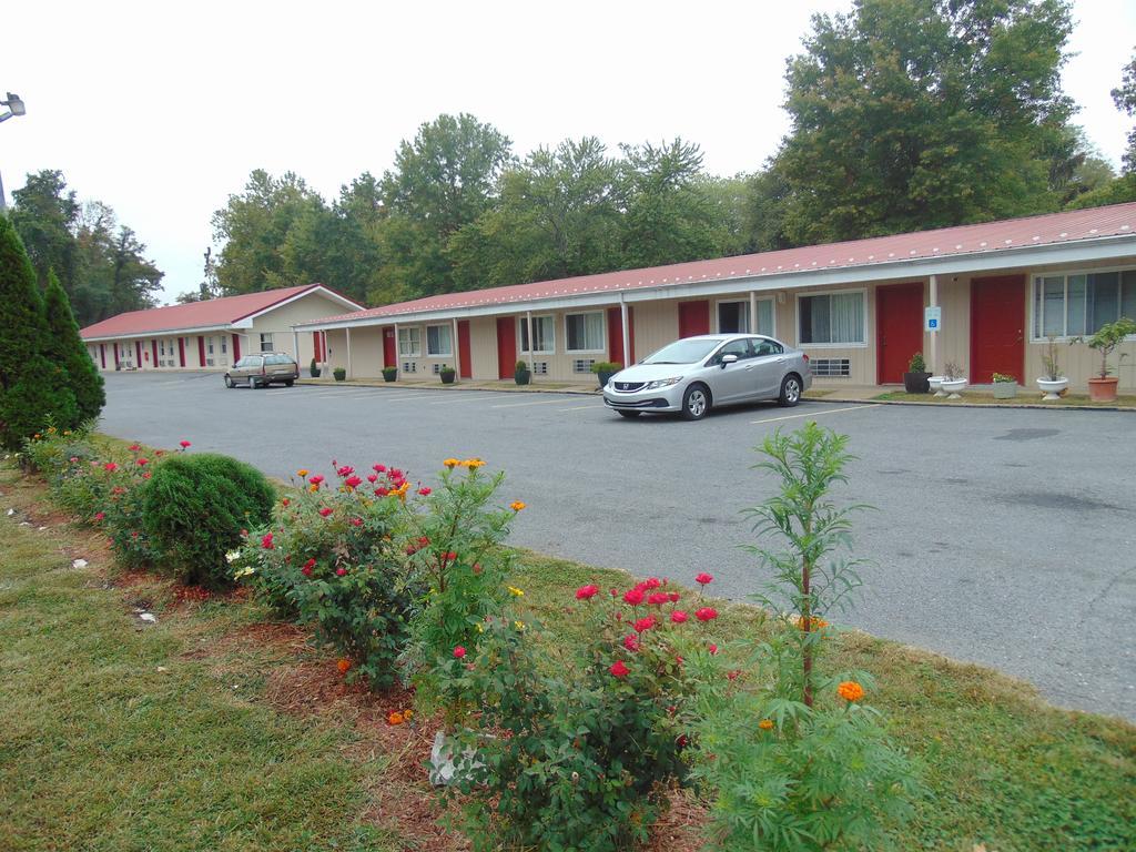 Red Carpet Inn Duncannon New Buffalo Экстерьер фото