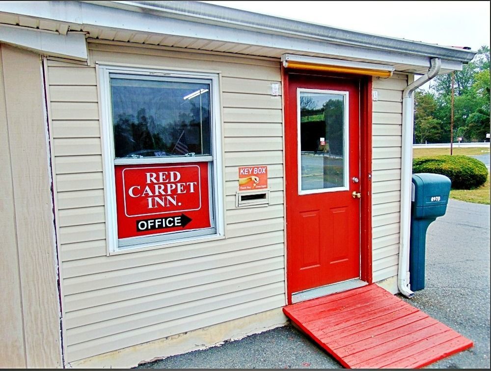 Red Carpet Inn Duncannon New Buffalo Экстерьер фото