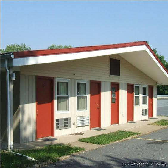 Red Carpet Inn Duncannon New Buffalo Экстерьер фото