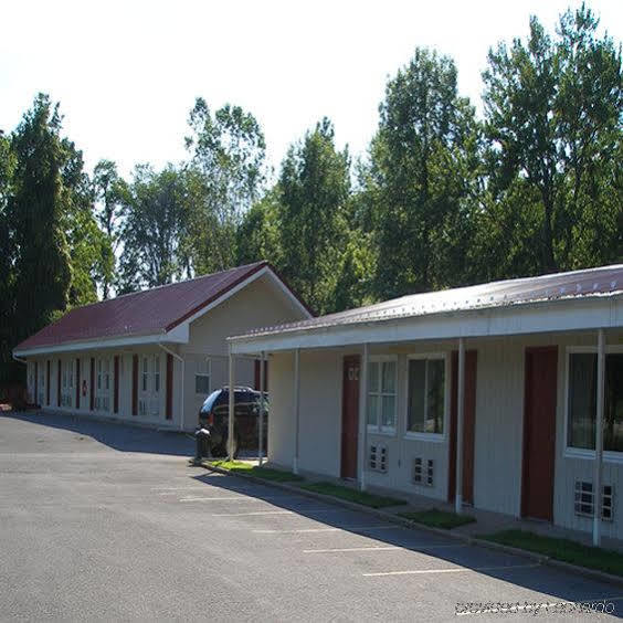 Red Carpet Inn Duncannon New Buffalo Экстерьер фото