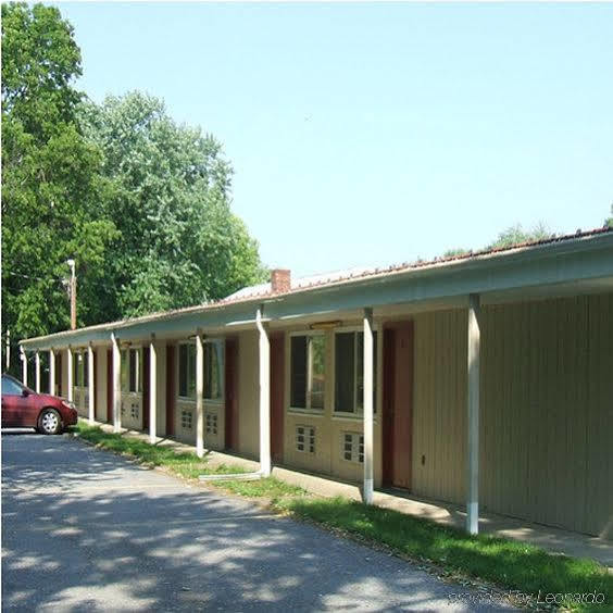 Red Carpet Inn Duncannon New Buffalo Экстерьер фото