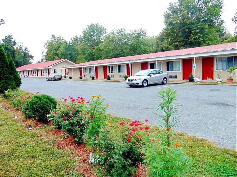 Red Carpet Inn Duncannon New Buffalo Экстерьер фото