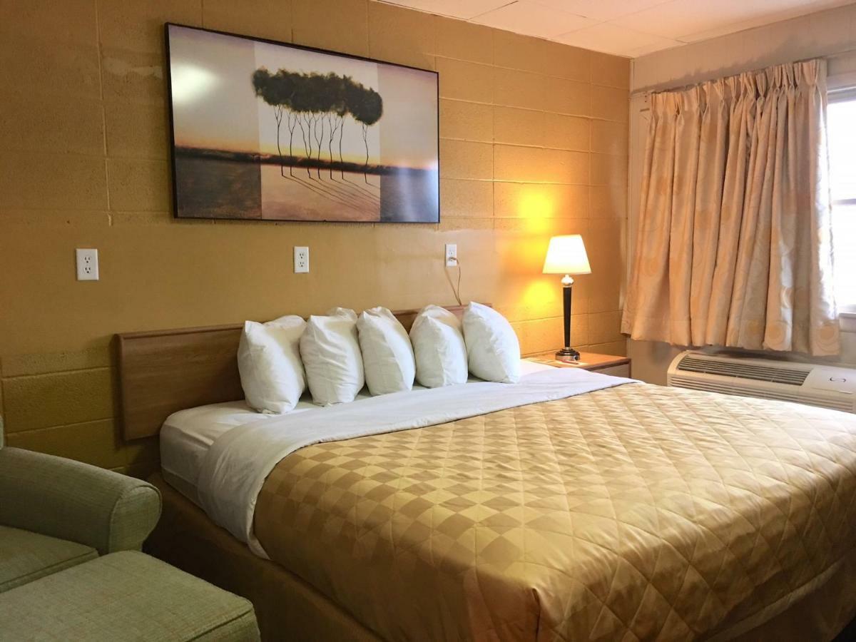 Red Carpet Inn Duncannon New Buffalo Экстерьер фото